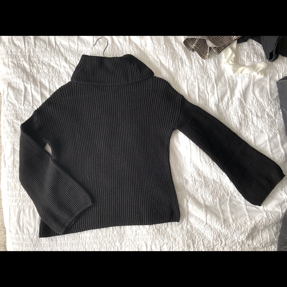 SPLENDID TURTLENECK KNIT SWEATER